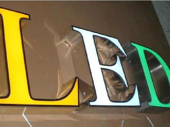 灵山介绍LED招牌的基础知识。